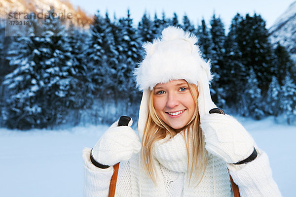 Portrait Jugendlicher Winter Kleidung weiß Mädchen