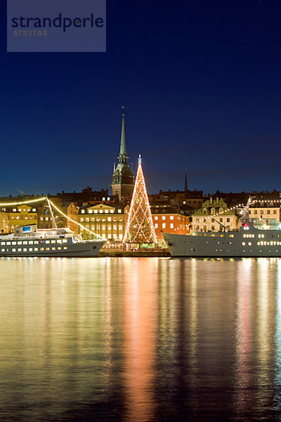 Waterfront City in der Nacht aus