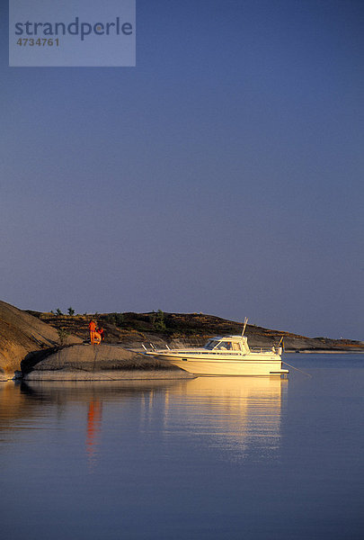 Am Meer moored Motorboot