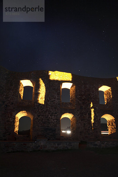 Blick auf Brahehus Schloss in der Nacht