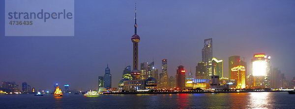China  Shanghai  Pudong anzeigen Fron den Bund  Huangpu river