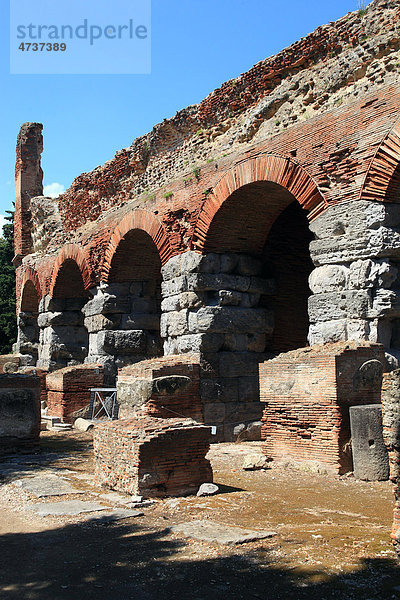 Italien  Campania  Pozzuoli  die Ruinen von Flavius Amphitheater