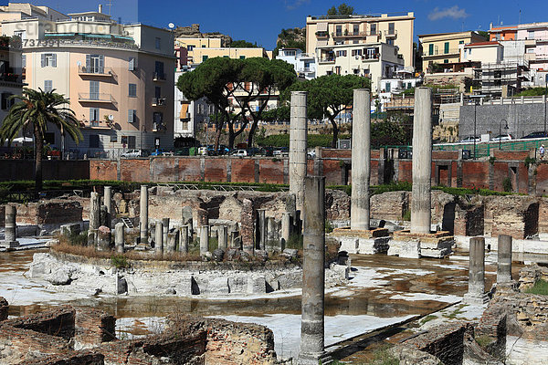 Italien  Campania  Pozzuoli  die Ruinen der Serapi Tempel
