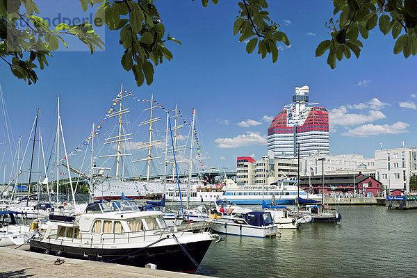 Hafen mit dem Skanskaskrapan Hochhaus  Skanska Scraper  Lipstick Building  Göteborg  Schweden  Skandinavien  Europa