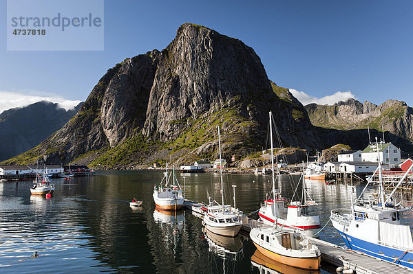 Fischerboote  Hamn¯y  Lofoten  Norwegen  Skandinavien  Europa