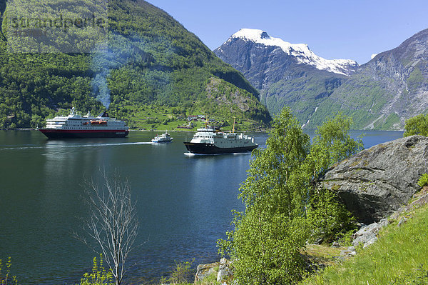 Schiff in Geiranger  Norwegen  Skandinavien  Europa