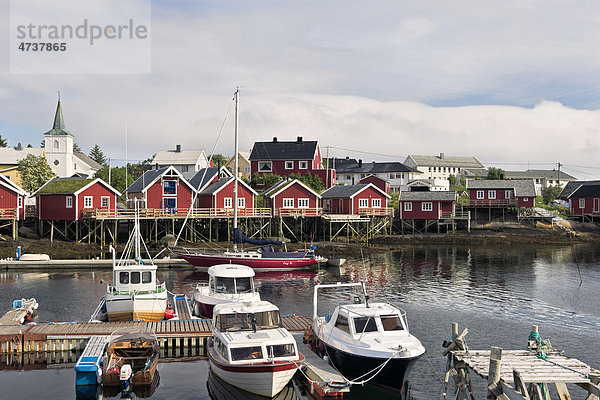 Fischerhäuser und Fischerboote  Lofoten  Norwegen  Skandinavien  Europa