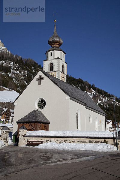 Kirche  Kolfuschg  Colfosco  Gadertal  Badia Abtei  Dolomiten  Südtirol  Italien  Europa