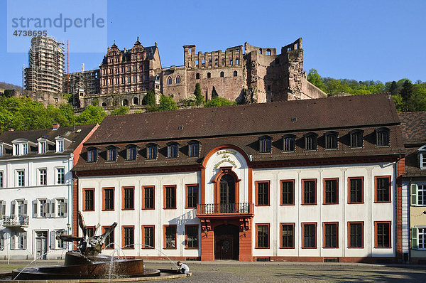 Karlsplatz  Akademie der Wissenschaften  Heidelberger Schloss  Altstadt  Heidelberg  Baden-Württemberg  Deutschland  Europa