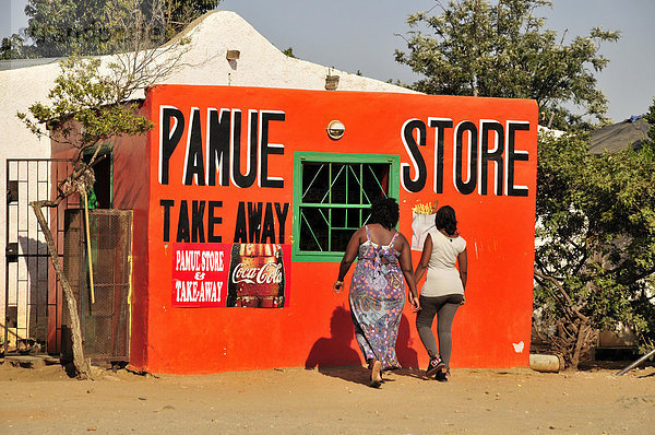 Kiosk im Township von Katutura  Windhoek  Namibia  Afrika