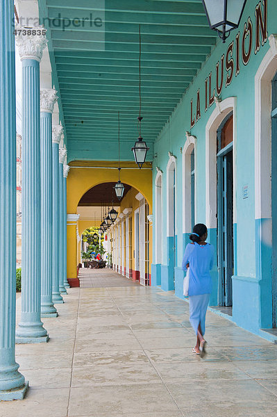 Kolonialhäuser  Säulen  Remedios  Santa Clara Provinz  Kuba  Zentralamerika