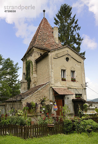 An Wachturm angebautes Haus  Sighisoara  Schässburg  Rumänien  Europa