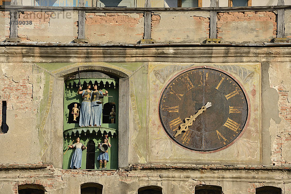 Glockenspiel mit Figuren am Stundturm  Stundturm  Altstadt  UNESCO Weltkulturerbe  Sighisoara oder Schässburg  Rumänien  Europa