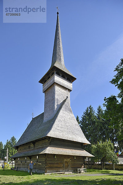 Holzkirche bei Dragomiresti  Dorf Sacel  Iza-Tal  Maramures  Rumänien  Europa