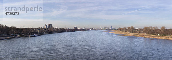 Blick auf Köln von der Rodenkirchener Autobahnbrücke über den Rhein  Köln-Rodenkirchen  Köln  Nordrhein-Westfalen  Deutschland  Europa