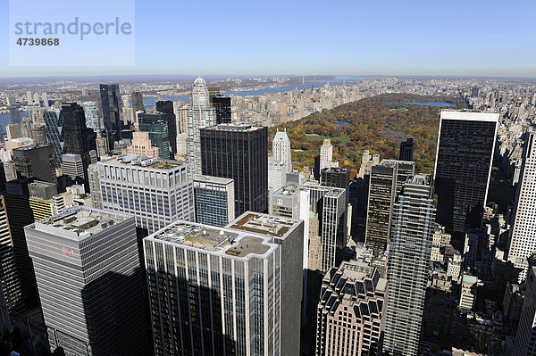Blick vom Rockefeller Center Richtung Norden auf den Central Park  Manhattan  New York City  New York  Vereinigte Staaten von Amerika  USA  Nordamerika