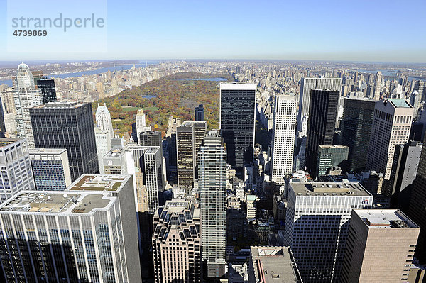 Blick vom Rockefeller Center Richtung Norden auf den Central Park  Manhattan  New York City  New York  Vereinigte Staaten von Amerika  USA  Nordamerika