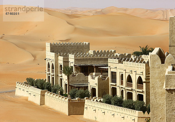 Wüsten-Luxus Hotel Anantara Qasr Al Sarab  Hotelresort im Stil eines Wüstenforts  inmitten von hohen Sanddünen  nahe der Oase Liwa  in der Sandwüste Empty Quarter oder Rub Al Khali  Abu Dhabi  Vereinigte Arabische Emirate  Naher Osten