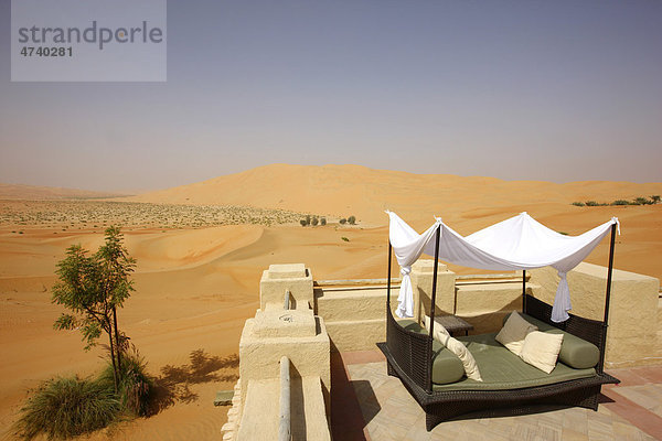 Wüsten-Luxus Hotel Anantara Qasr Al Sarab  im Stil eines Wüstenforts gebautes Hotelresort inmitten von hohen Sanddünen  nahe der Oase Liwa  in der Empty Quarter genannten Sandwüste Rub Al Khali  Abu Dhabi  Vereinigte Arabische Emirate  Naher Osten