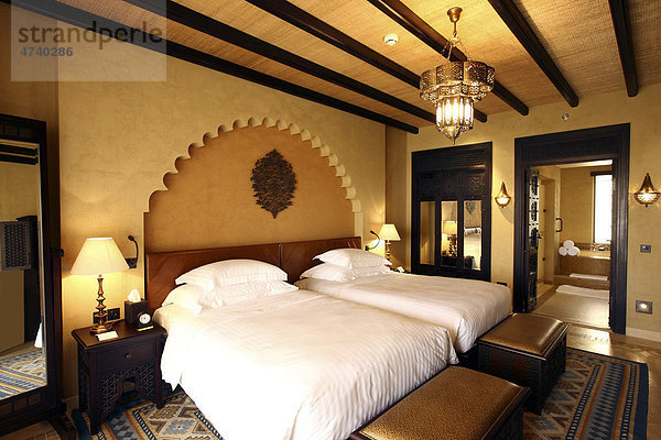 Wüsten-Luxus Hotel Anantara Qasr Al Sarab  im Stil eines Wüstenforts gebautes Hotelresort  nahe der Oase Liwa  in der Empty Quarter genannten Sandwüste Rub Al Khali  Abu Dhabi  Vereinigte Arabische Emirate  Naher Osten