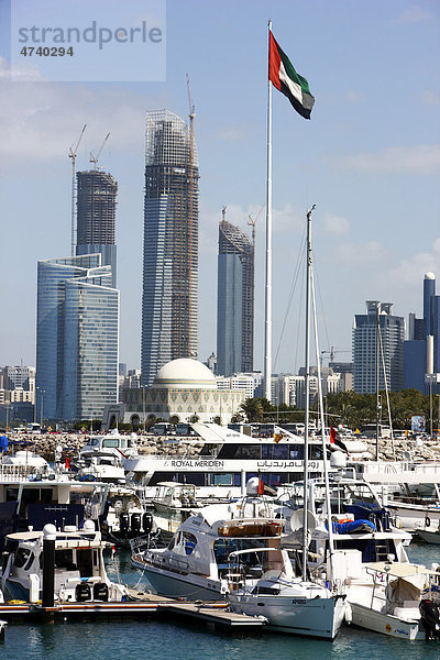 Skyline  Stadtansicht  Marina  Yachthafen an der Corniche von Abu Dhabi  Vereinigte Arabische Emirate  Naher Osten