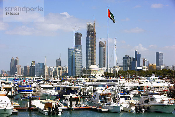 Skyline  Stadtansicht  Marina  Yachthafen an der Corniche von Abu Dhabi  Vereinigte Arabische Emirate  Naher Osten