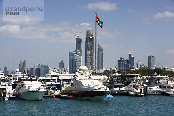 Skyline  Stadtansicht  Marina  Yachthafen an der Corniche von Abu Dhabi  Vereinigte Arabische Emirate  Naher Osten