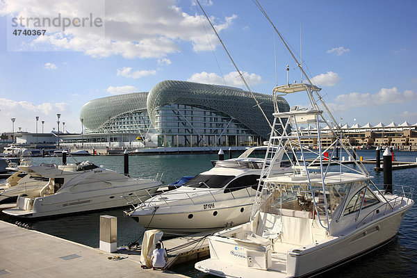 Yas-Hotel auf Yas Island  futuristisches Luxushotel inmitten der Formel 1 Rennstrecke von Abu Dhabi  Vereinigte Arabische Emirate  Naher Osten