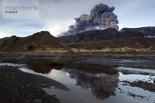 Eruption des Eyjafjallajökull  _Ûrsmörk  Island  Europa