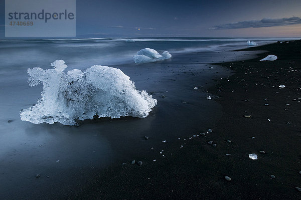 Eisblöcke am Strand bei Jökuls·rlÛn  Brei_amerkursandur  Südisland  Island  Europa