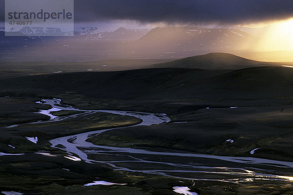 Fluss Jökulkvisl und Lichtspiele im Gebiet des Kjalvegur  Kerlingarfjöll  Kjölur  Hochland  Island  Europa