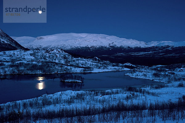 Mondaufgang am Rande der Finnmarksvidda  Finnmark  Norwegen  Europa