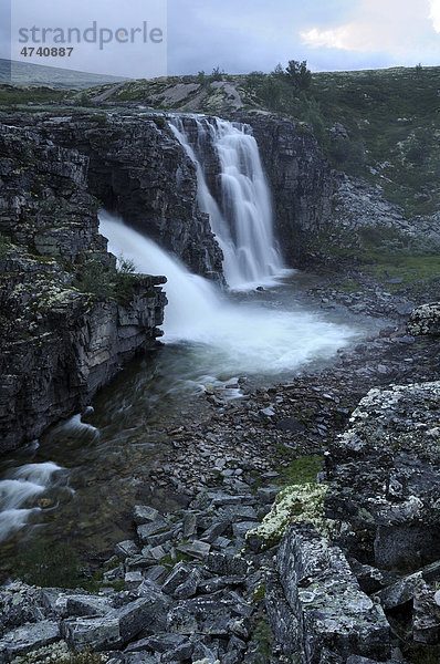 Storulfossen oder Bruresl¯ret  Wasserfall der Store Ula im Rondane Nationalpark  Norwegen  Skandinavien  Europa