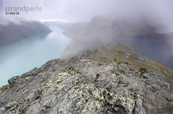 Blick vom Besseggengrat  Gjendesee  Jotunheimen Nationalpark  Norwegen  Skandinavien  Europa