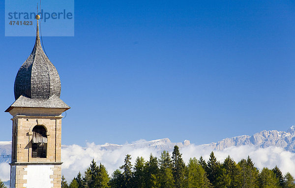 Kirchturm in Weißenstein  Petersberg  Südtirol  Italien  Europa