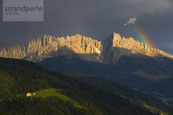 Regenbogen am Rosengarten  Dolomiten  Südtirol  Italien  Europa