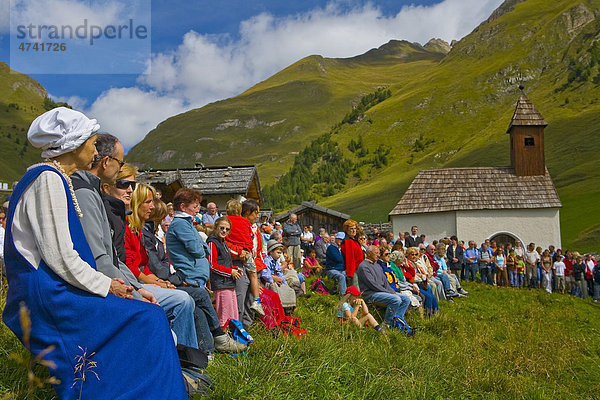 Messfeier  Feldmesse  Gottesdienst auf Alm  Südtirol  Italien  Europa