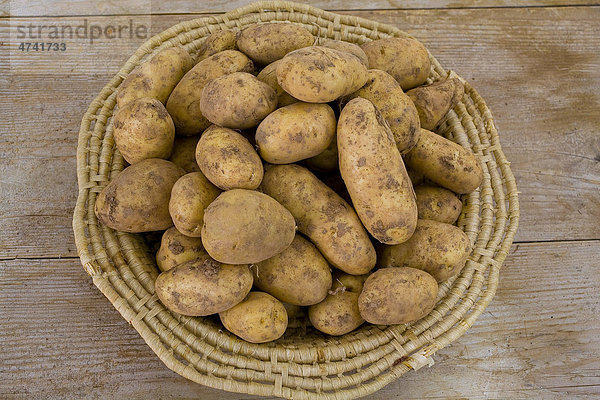 Kartoffeln in Korb