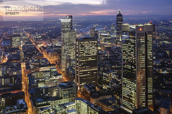 Skyline Frankfurt  Frankfurter Stadtteil Westend  Hochhäuser Trianon  Frankfurter Bürocenter  hinten der Messeturm  Frankfurt am Main  Hessen  Deutschland  Europa