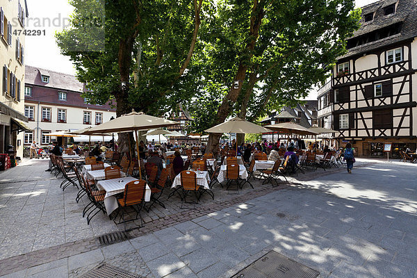 Straßenrestaurant im Gerberviertel  Petite France  Straßburg  Elsass  Frankreich  Europa
