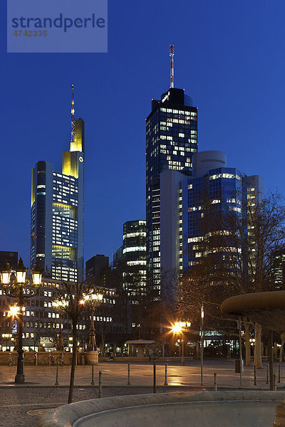 Blick auf die Commerzbank  die Hessische Landesbank Helaba und die City Group  Frankfurt am Main  Hessen  Deutschland  Europa