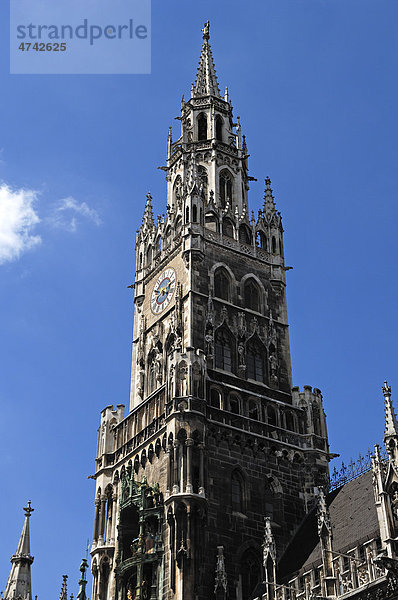 Turm des neuen Rathauses  gebaut von 1867 bis 1909  Marienplatz 8  München  Bayern  Deutschland  Europa