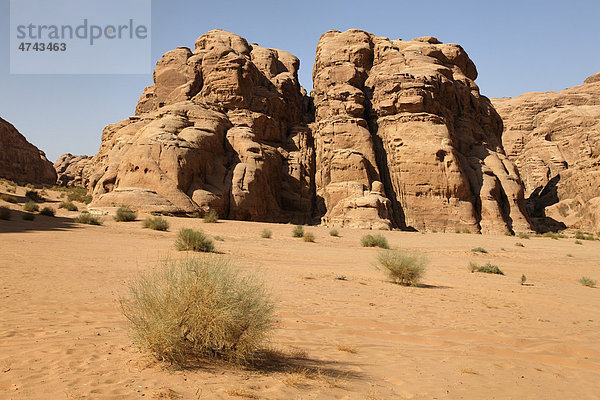 Weite Ebene  Berge  Wüste  Wadi Rum  Haschemitisches Königreich Jordanien  Vorderasien