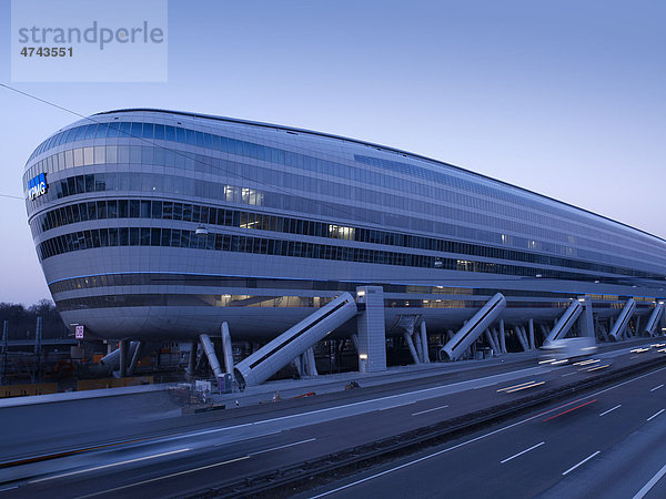 The Squaire  Einkaufszentrum mit Hotels und Büros über dem IC-Fernbahnhof Frankfurt Airport  Frankfurt am Main  Hessen  Deutschland  Europa