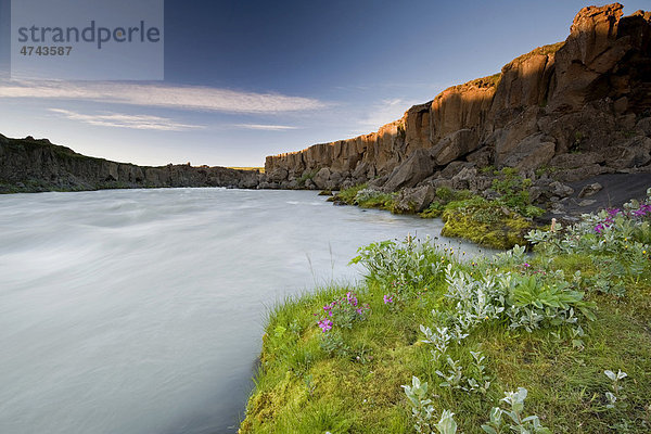 Der Wasserfall GÛ_afoss in Nordisland  Island  Europa