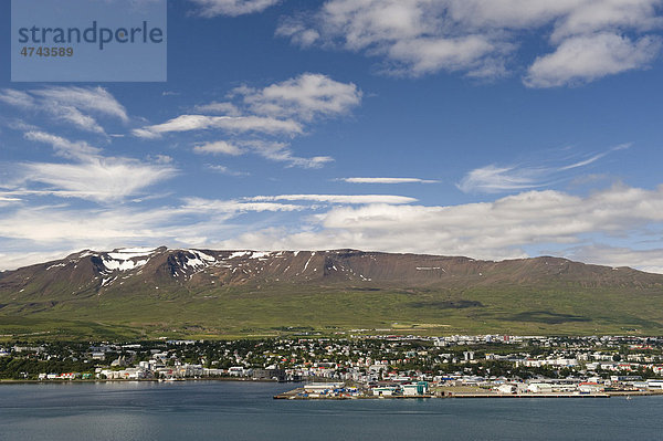 Akureyri  die zweitgrößte Stadt Islands  Nordisland  Island  Europa