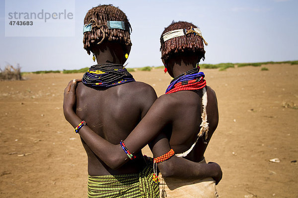 Angehörige der Dasanech-Volksgruppe in der Nähe von Omorate  Unteres Omo-Tal  Süd-Äthiopien  Afrika