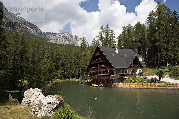 Lago Sompunt  Gadertal  Dolomiten  Südtirol  Italien  Europa