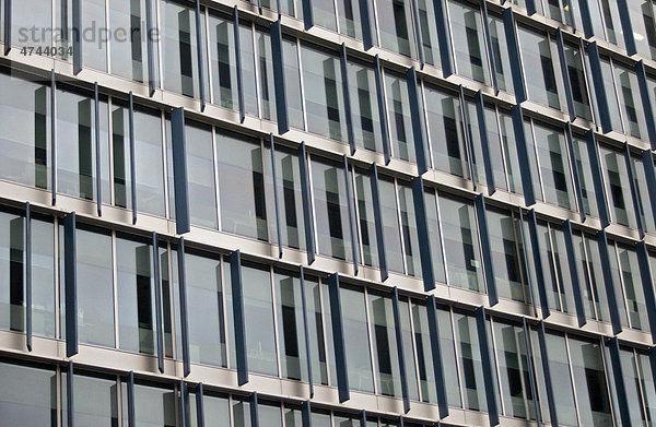 Fassade mit Aluminium-Lamellen  Blue Fin Building von Allies und Morrison  Bankside  London  England  Großbritannien  Europa