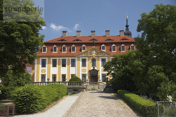 Haupteingang von Schloss Seußlitz in Diesbar-Seußlitz  Sachsen  Deutschland  Europa